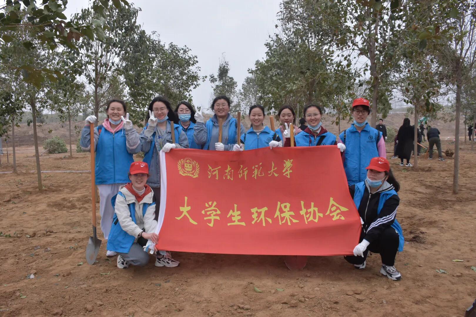 植樹(shù)節大學(xué)生15